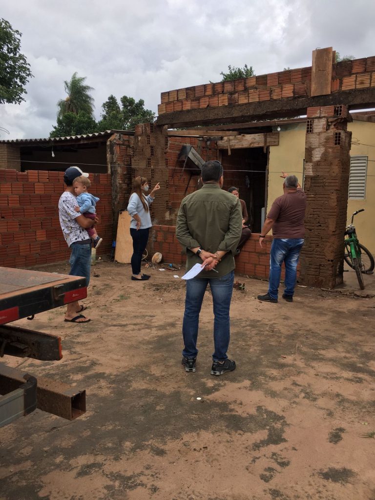 Plantão prefeitura atende famílias com entregas de materiais em casas danificadas no temporal Plantão prefeitura atende famílias com entregas de materiais em casas danificadas no temporal