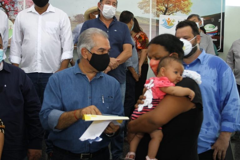 Governador anuncia R$ 12 mi em obras e leva auxílio às famílias vulneráveis em Miranda Governador anuncia R$ 12 mi em obras e leva auxílio às famílias vulneráveis em Miranda