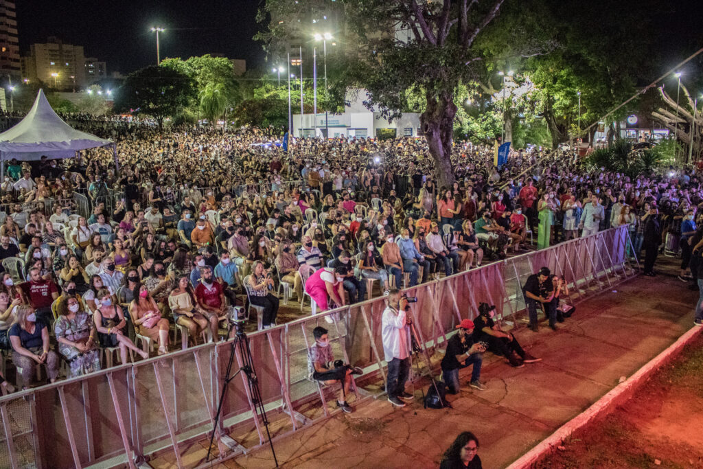 Lotado, show de Nando Reis conta com muita euforia e gritos de "FORA BOLSONARO"