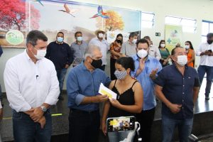 Governador anuncia R$ 12 mi em obras e leva auxílio às famílias vulneráveis em Miranda Governador anuncia R$ 12 mi em obras e leva auxílio às famílias vulneráveis em Miranda