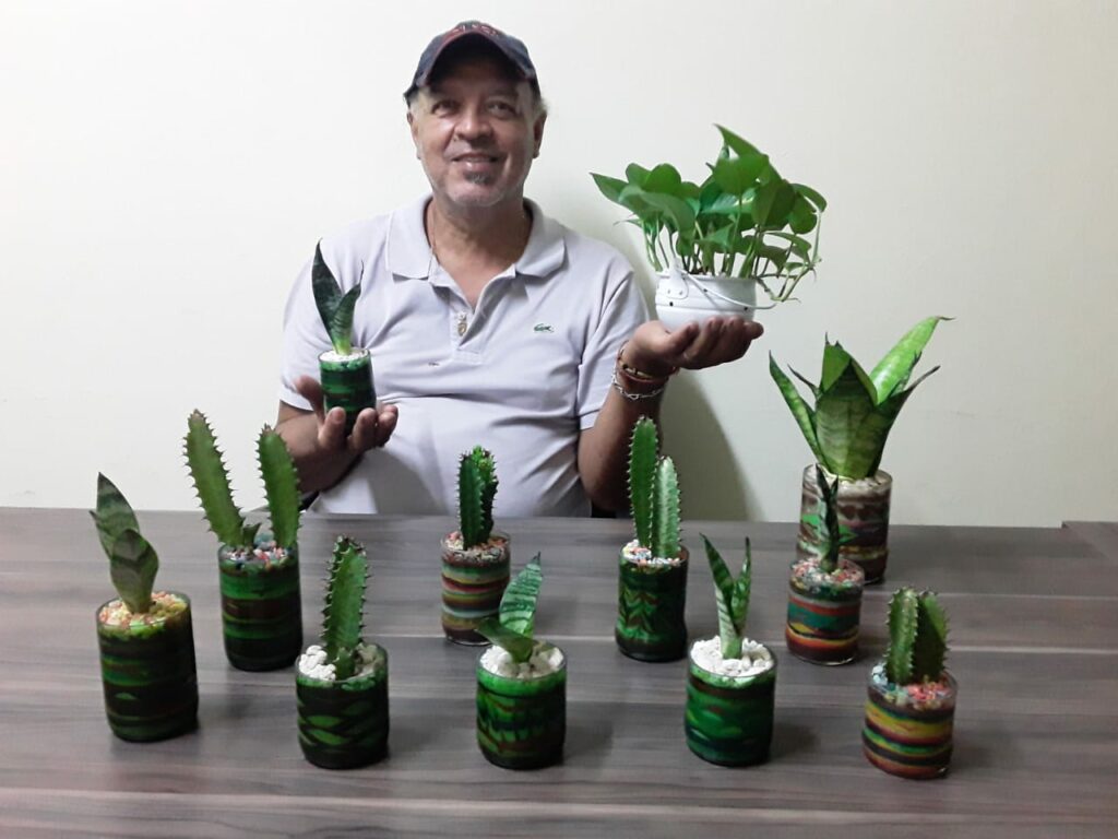 Artesão cria beleza e harmonia de plantas com vasos artesanais na Capital Artesão cria beleza e harmonia de plantas com vasos artesanais na Capital