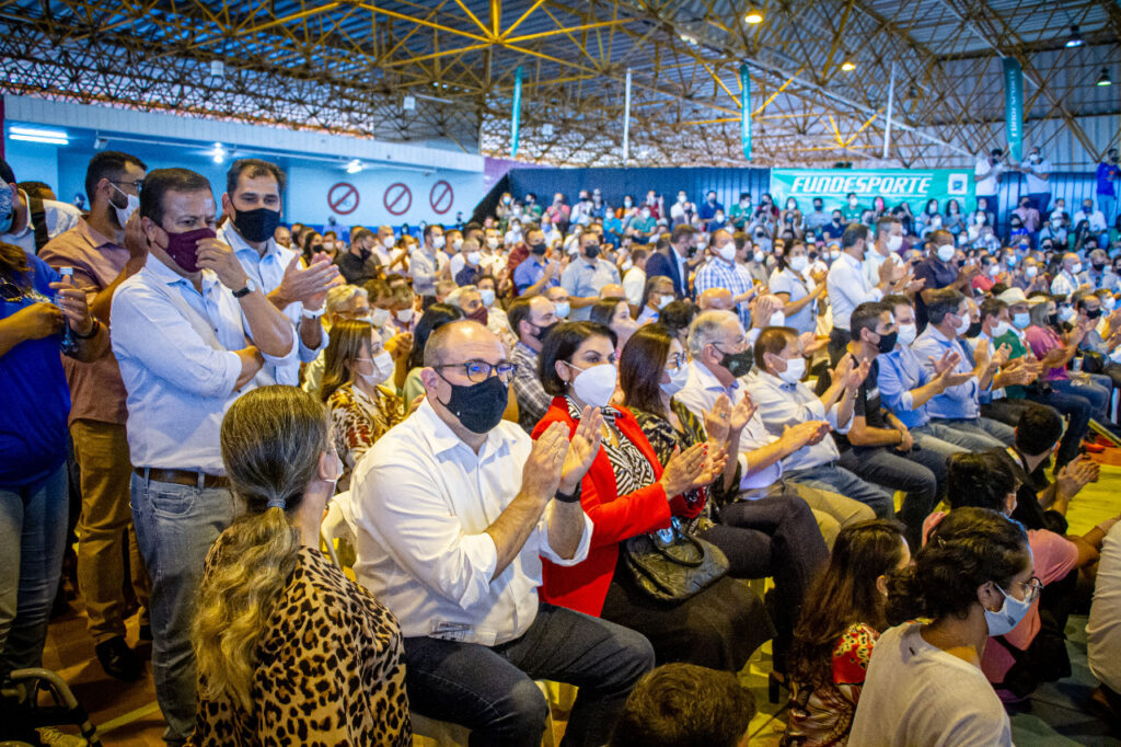 Reitor da UFMS e governador assinam termo para reforma do Morenão Reitor da UFMS e governador assinam termo para reforma do Morenão