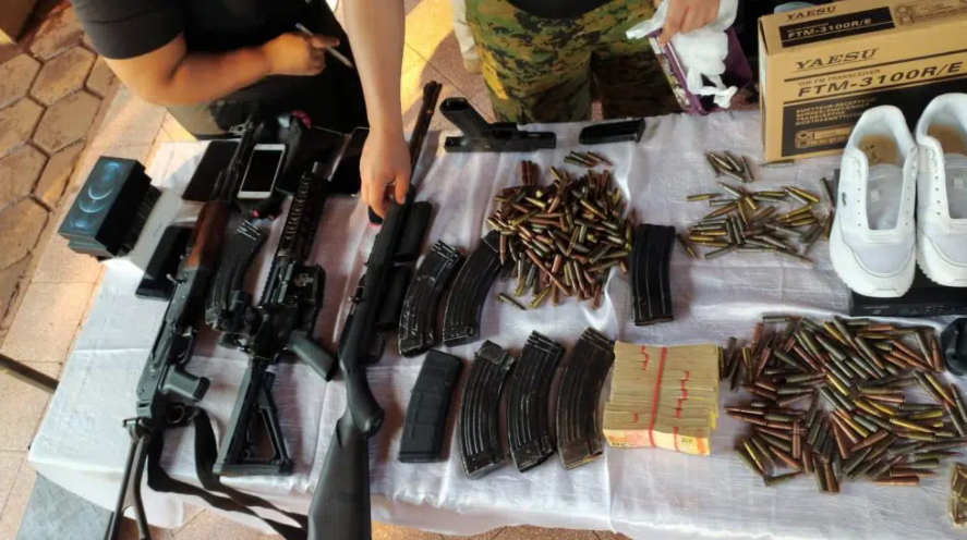 Brasileiros são presos com arsenal em Pedro Juan durante operação policial Brasileiros são presos com arsenal em Pedro Juan durante operação policial