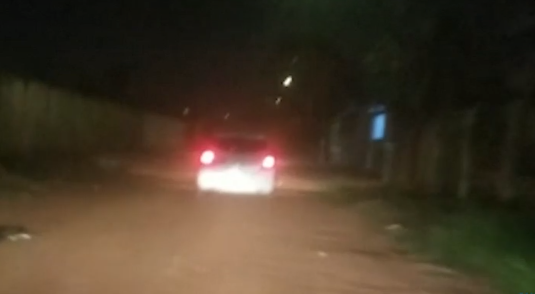 Ladrões roubam carro e atropelam bebê durante perseguição
