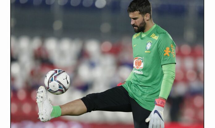 01goleiro_alisson_durante_aquecimento_antes_de_jogo_do_brasil