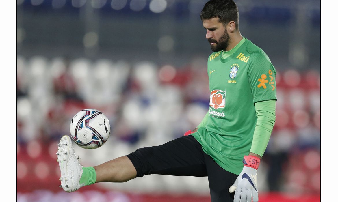 Comemorando 50ª partida pela seleção brasileira, alisson sonha com mais