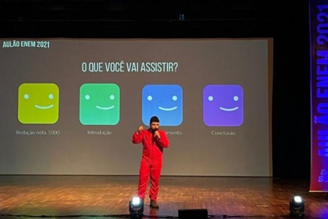 Professores fantasiados com tema da série 'La Casa de Papel" promovem Aulão para o Enem