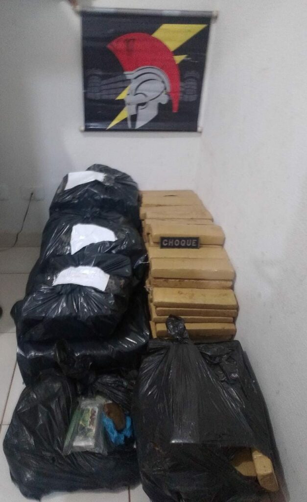 Choque derruba esquema de tráfico em dois bairros com apreensão de mais de 230 Kg de maconha