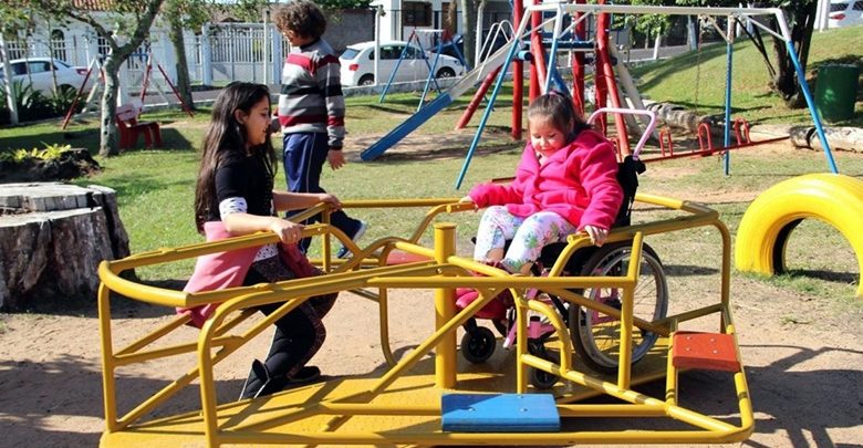 Dourados ganha Lei que torna obrigatório brinquedos adaptados em áreas públicas