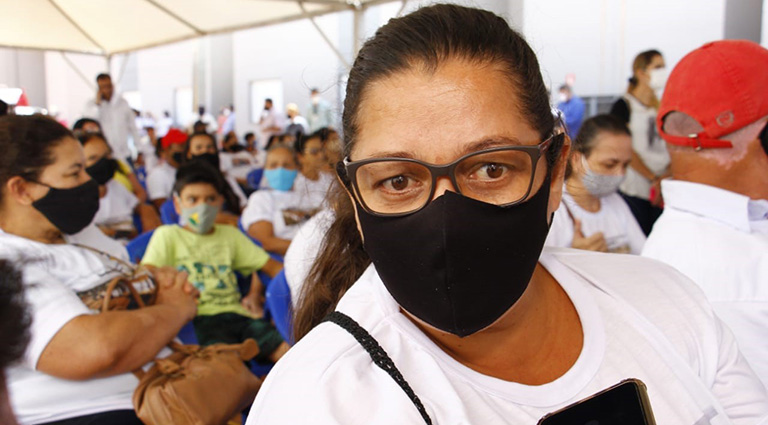 'Governar é isso, atender as necessidades', diz governador ao entregar casas em Chapadão Sul