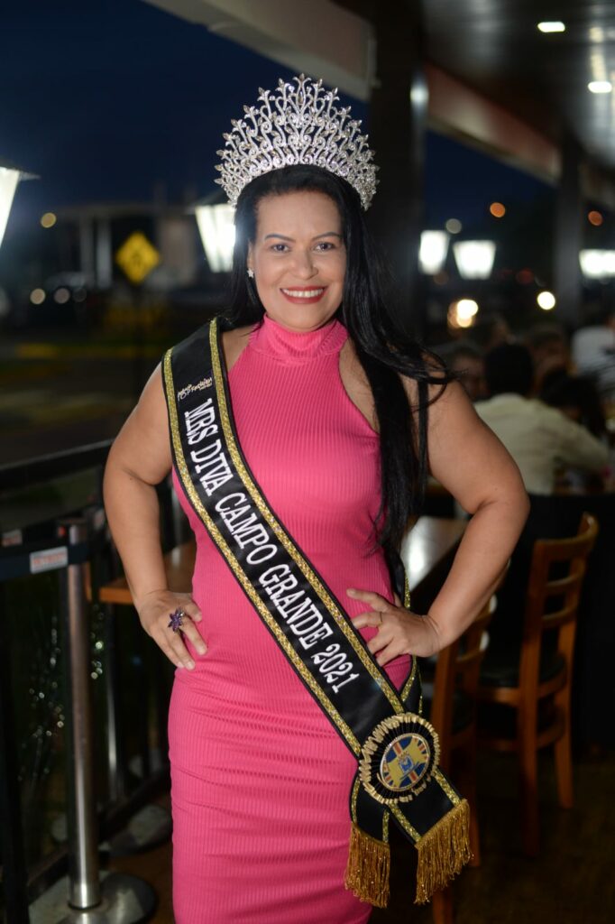 Governador recebe policial civil que representará MS em 'Miss Brasil Culture'