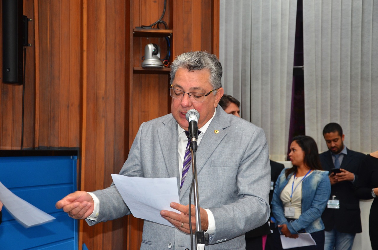 Evander solicita implantação de programa para doação de caixas d’água à população carente