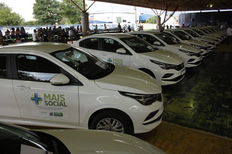 Governo anuncia 13º ao 'Mais Social MS' e entrega veículos a acelerar cadastramento de beneficiários Governo anuncia 13º ao 'Mais Social MS' e entrega veículos a acelerar cadastramento de beneficiários