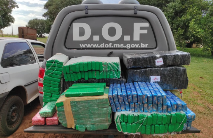 Gol carregado com mais de 260 quilos de maconha foi apreendido pelo DOF