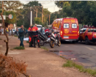 Dupla em moto executa passageiro em veículo de aplicativo na Capital