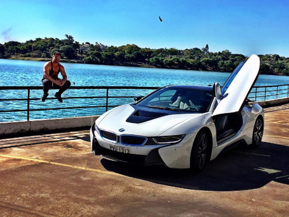 Veja os carros de famosos do mundo sertanejo Veja os carros de famosos do mundo sertanejo