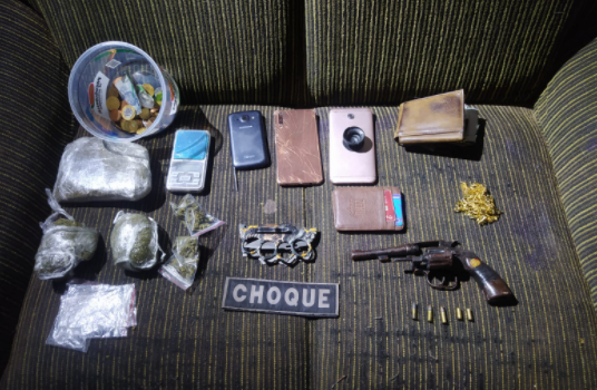 Em tribunal do crime, homem morre durante confronto com Choque no Vida Nova Em tribunal do crime, homem morre durante confronto com Choque no Vida Nova