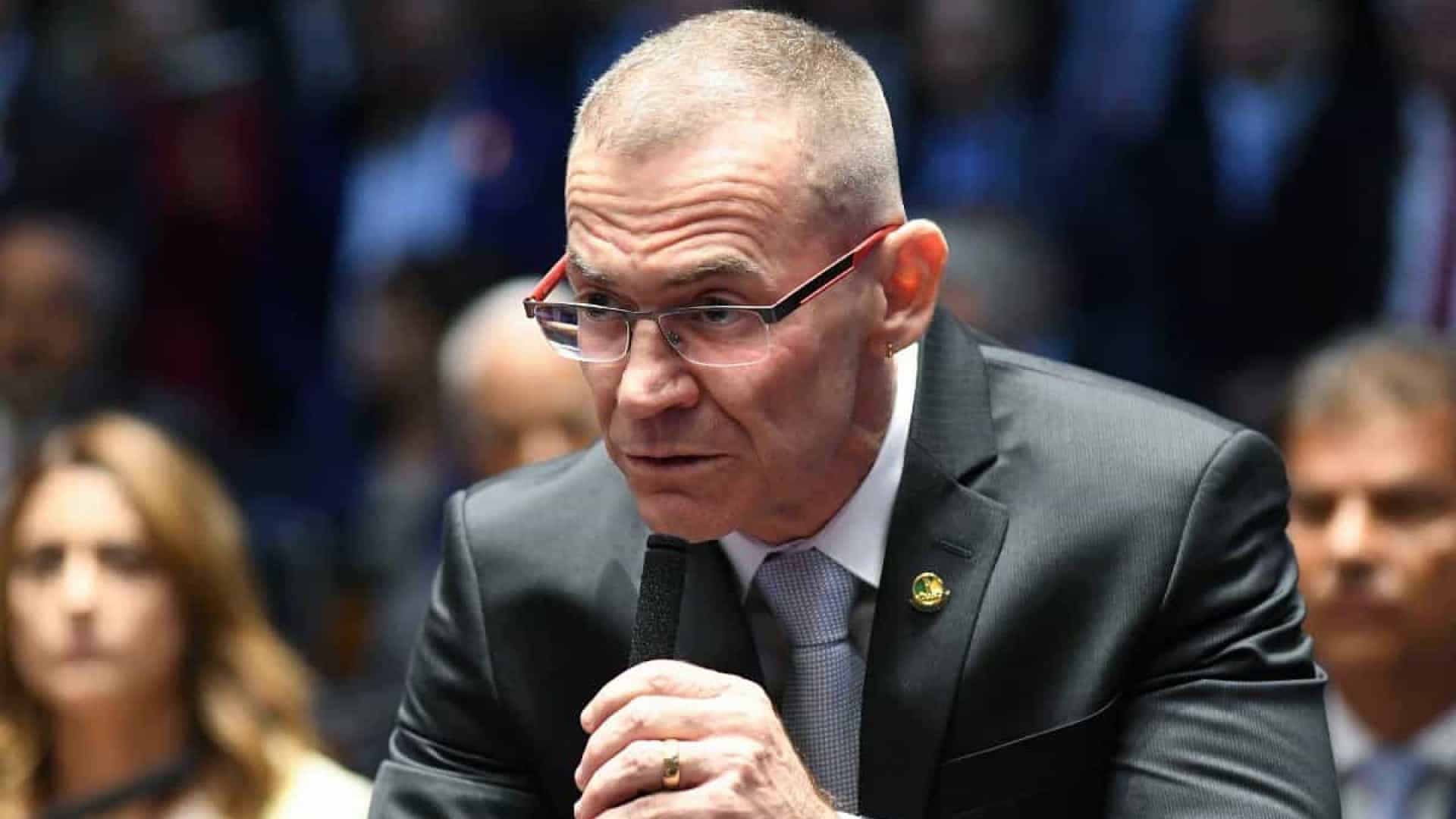 Pf indicia homem que expôs filho do senador contarato nas redes sociais