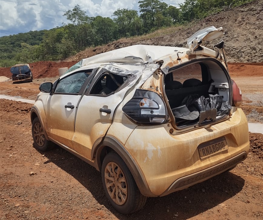 Carreta carregada com etanol cai na serra de Maracaju Carreta carregada com etanol cai na serra de Maracaju
