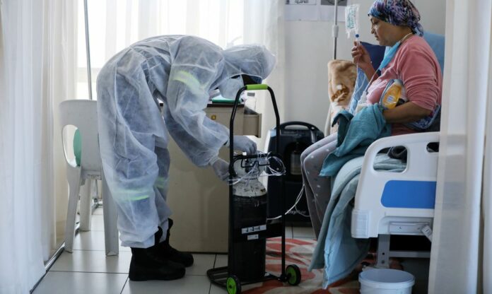 2021-12-08t103019z_1_lynxmpehb70eo_rtroptp_4_health-coronavirus-safrica