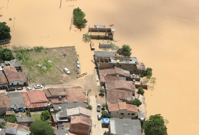 2021-12-13t115259z-236759706-rc20dr9c8m9i-rtrmadp-3-brazil-floods_1