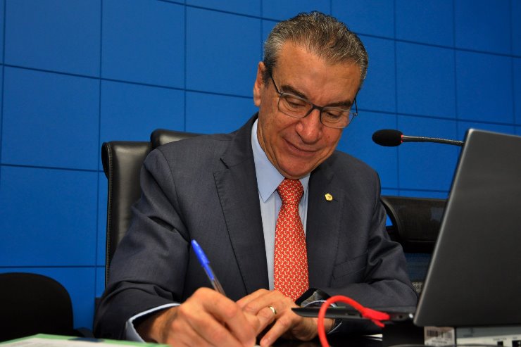 Mesa diretora oficializa aumento em benefícios a servidores da al-ms
