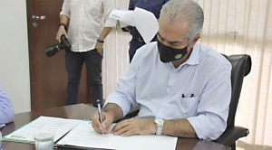 Governador assina convênios para obras de infraestrutura em cinco cidades do Estado