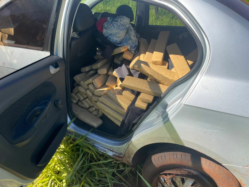 PMR persegue veículo e apreende mais de 700 Kg de maconha PMR persegue veículo e apreende mais de 700 Kg de maconha