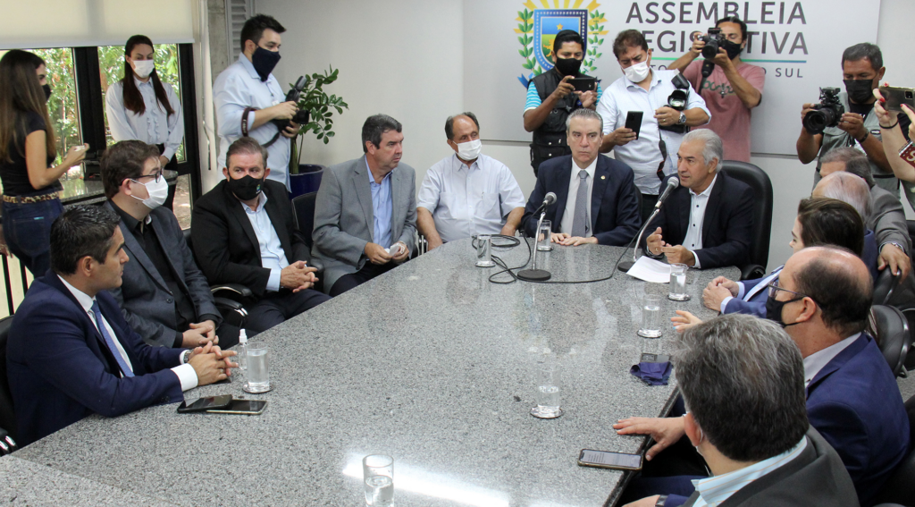 Governador entrega projetos do novo Refis e programa "Energia Social" Governador entrega projetos do novo Refis e programa "Energia Social"