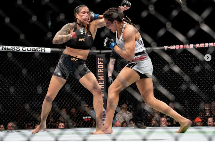 Charles do Bronx vence e mantém cinturão no UFC; Amanda Nunes é finalizada