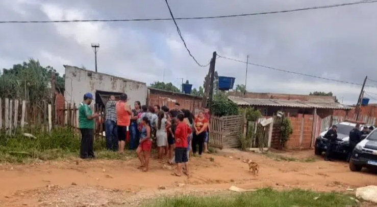 Corpo de homem é encontrado em barraco com sinais de disparos de arma de fogo Corpo de homem é encontrado em barraco com sinais de disparos de arma de fogo
