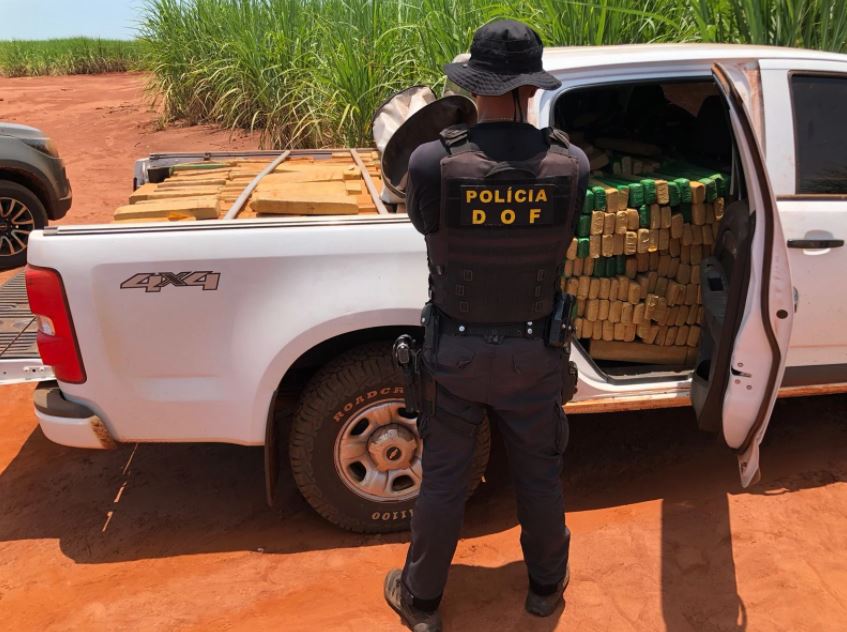 DOF recupera S10 furtada com mais de uma tonelada de drogas em estrada vicinal de MS DOF recupera S10 furtada com mais de uma tonelada de drogas em estrada vicinal de MS