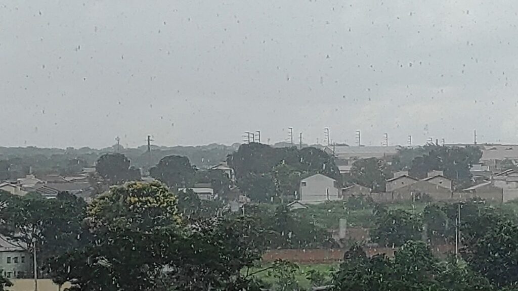 Começa a chover na Capital, confirmando alerta do Inmet