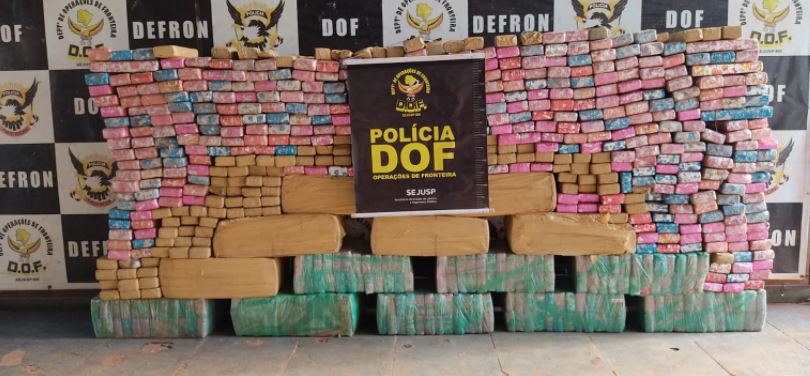 DOF recupera S10 furtada com mais de uma tonelada de drogas em estrada vicinal de MS DOF recupera S10 furtada com mais de uma tonelada de drogas em estrada vicinal de MS