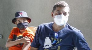 “Confiança na ciência e satisfação de ver toda a família vacinada”, dizem pais ao verem filhos imunizados “Confiança na ciência e satisfação de ver toda a família vacinada”, dizem pais ao verem filhos imunizados