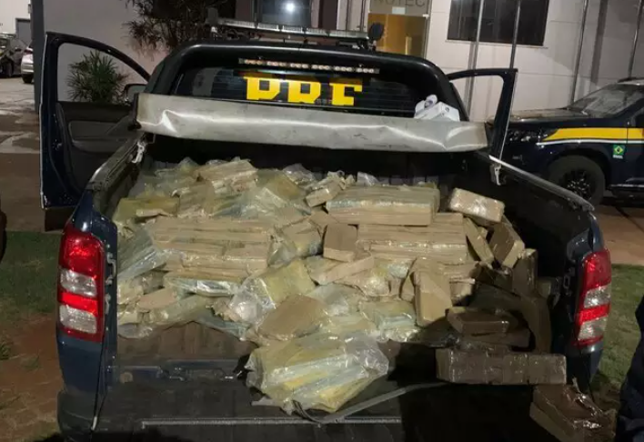 PRF apreende 359 quilos de cocaína sob carga de soja avaliadas em R$ 9 milhões