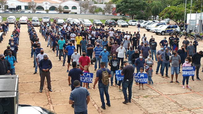 Guardas civis realizam manifesto na Afonso Pena por reajustes e benefícios salariais