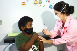 Com 90 mil crianças de 5 a 11 anos aptas, apenas 13,5 mil fizeram cadastro na Capital Com 90 mil crianças de 5 a 11 anos aptas, apenas 13,5 mil fizeram cadastro na Capital