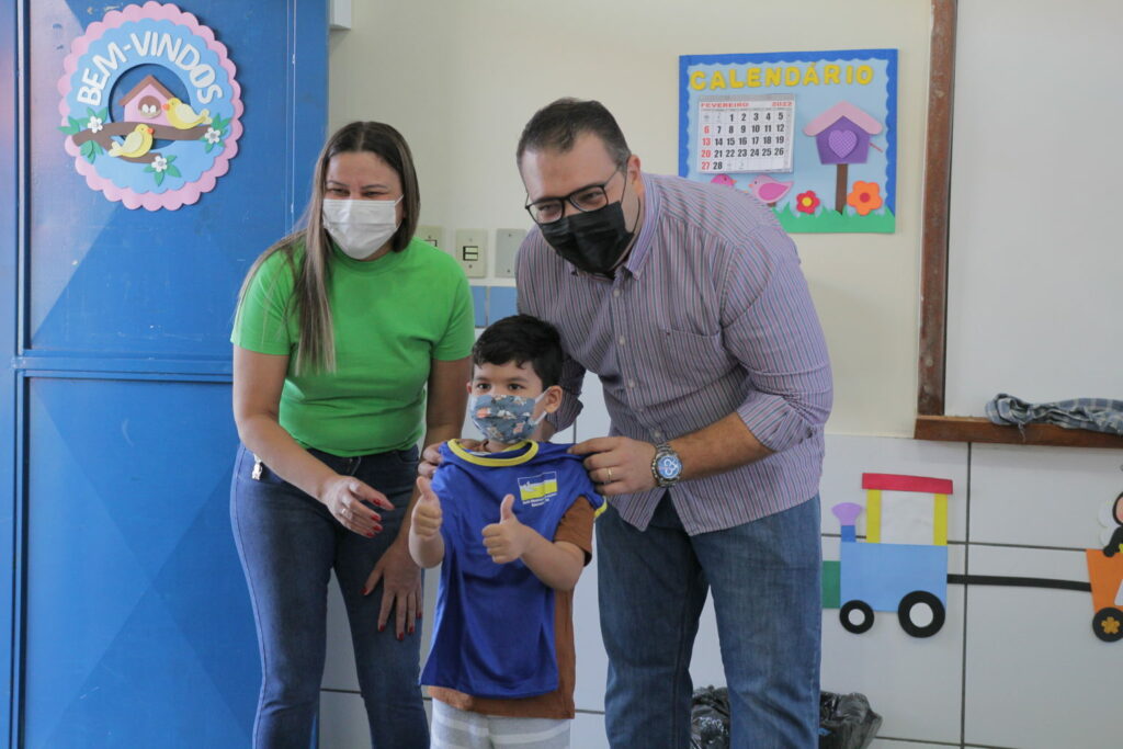 Em Dourados, volta as aulas inicia com distribuição de kits e uniformes escolares Em Dourados, volta as aulas inicia com distribuição de kits e uniformes escolares