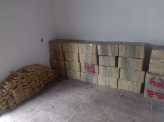 Choque prende dois homens com 1,5 tonelada de maconha em Campo Grande Choque prende dois homens com 1,5 tonelada de maconha em Campo Grande