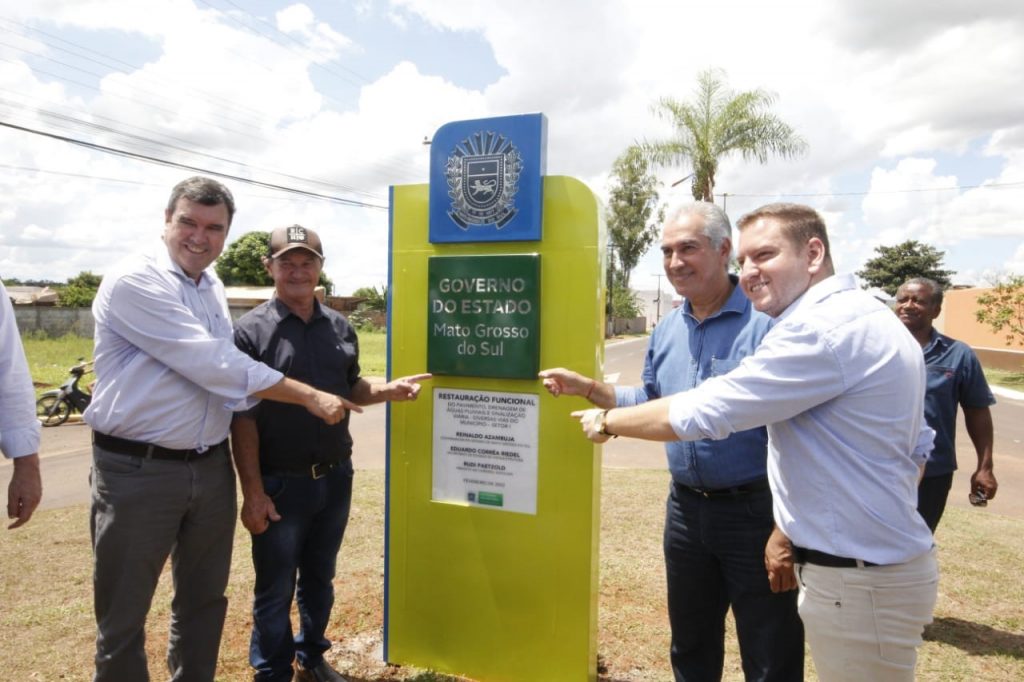 Reinaldo entrega obras e assina convênio para construção de hospital em Coronel Sapucaia