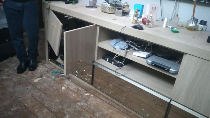 Casa de alto padrão é acatada a tiros de fuzil em Pedro Juan Caballero Casa de alto padrão é acatada a tiros de fuzil em Pedro Juan Caballero
