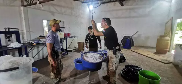Laboratório com estrutura completa para refino de cocaína é descoberto no Paraguai Laboratório com estrutura completa para refino de cocaína é descoberto no Paraguai
