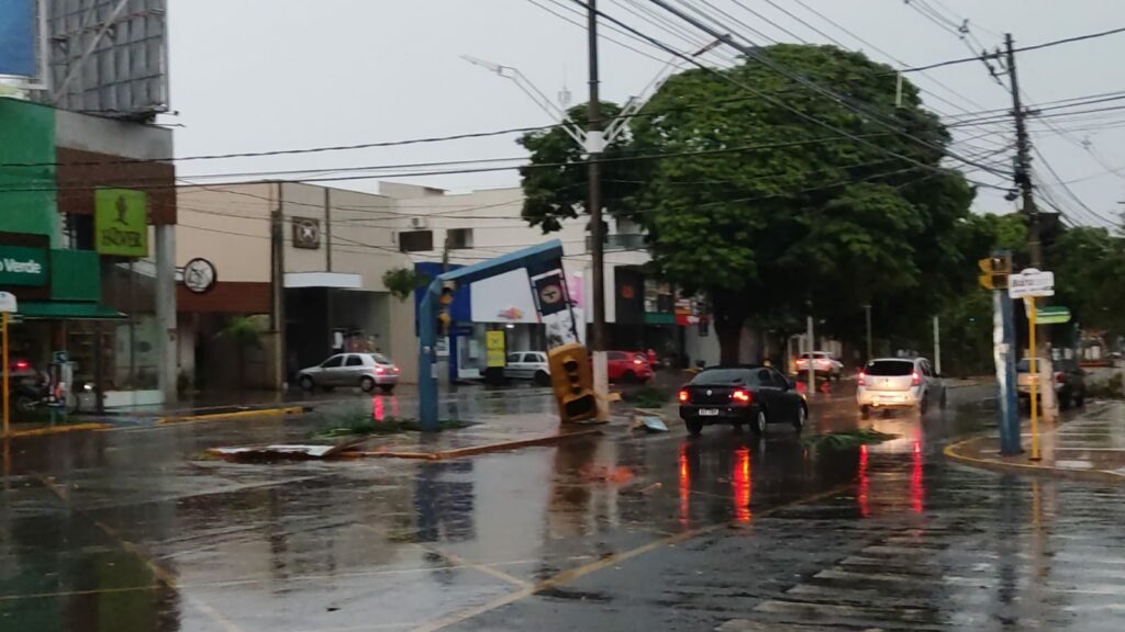 Dourados avalia danos causados pela chuva e estuda possibilidade de decreto emergencial
