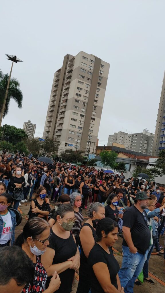 Servidores ADM da Capital fazem protesto por 'mais benefícios' e salário mínimo Servidores ADM da Capital fazem protesto por 'mais benefícios' e salário mínimo