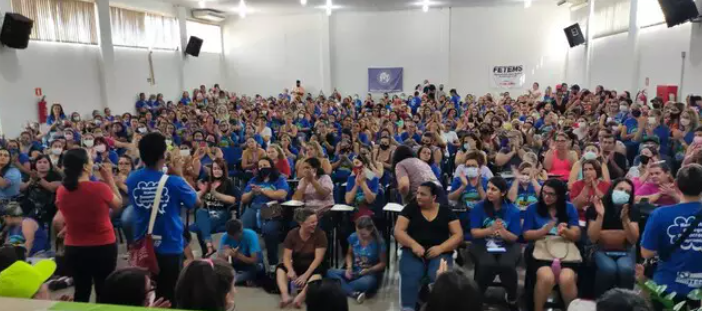 Alan Guedes propõe projeto para chegar ao piso nacional, mas professores mantém greve Alan Guedes propõe projeto para chegar ao piso nacional, mas professores mantém greve