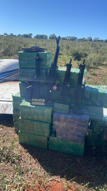 Forças de segurança de MS apreendem aeronave com drogas e armas