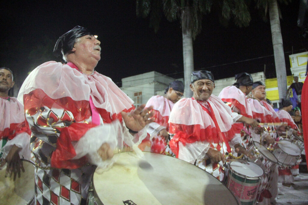 Em Corumbá, última noite de desfile promete disputa entre Pesada e Vila Mamona