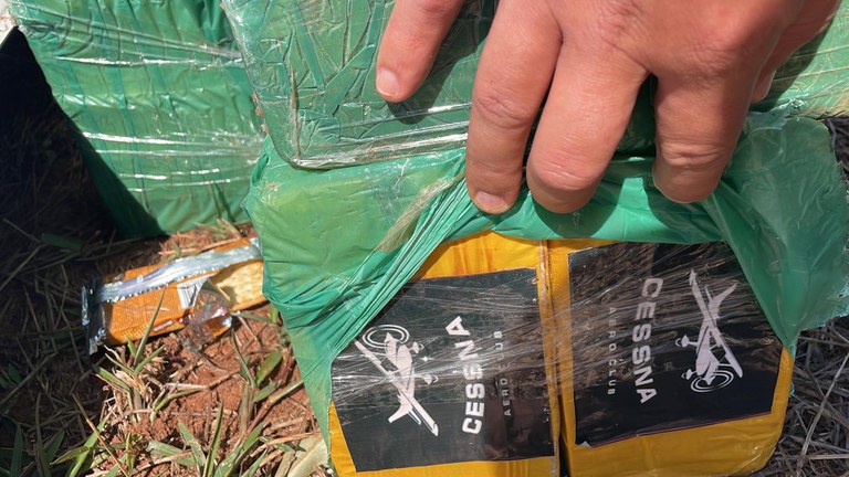 Forças de segurança de MS apreendem aeronave com drogas e armas