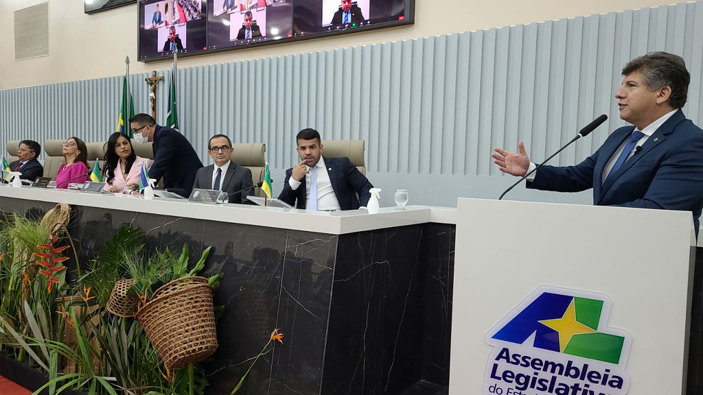 Lidio Lopes participa da posse do parlamento amazônico